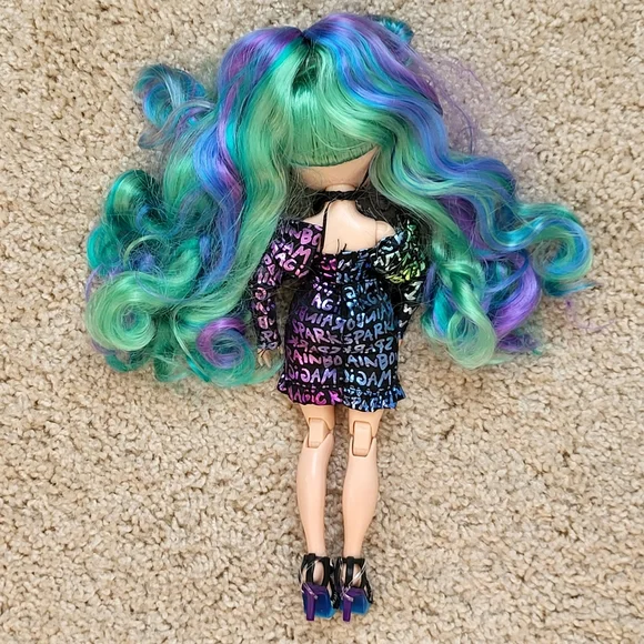 Rainbow High Doll Holly De’vious - Picture 3 of 5